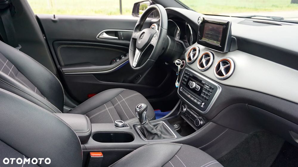 Mercedes-Benz CLA 180 AMG Line - 4