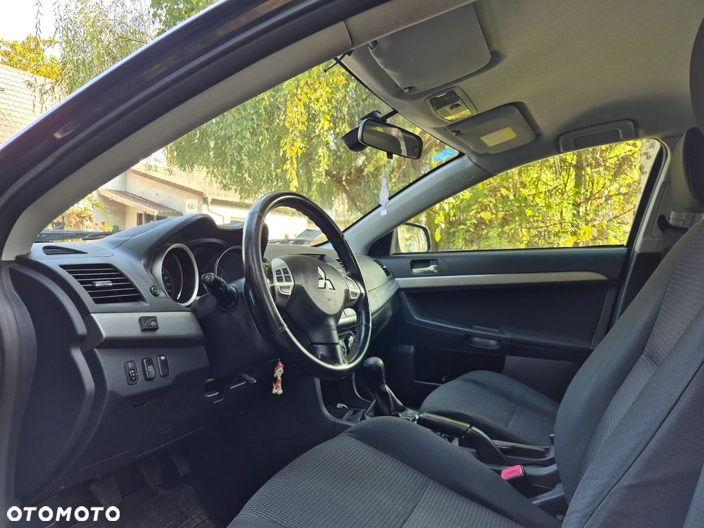 Mitsubishi Lancer - 12