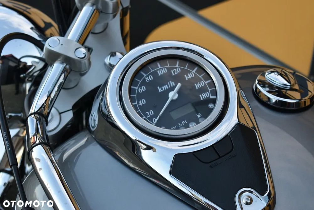 Suzuki VL 800 Volusia - Boulevard C50 - 24