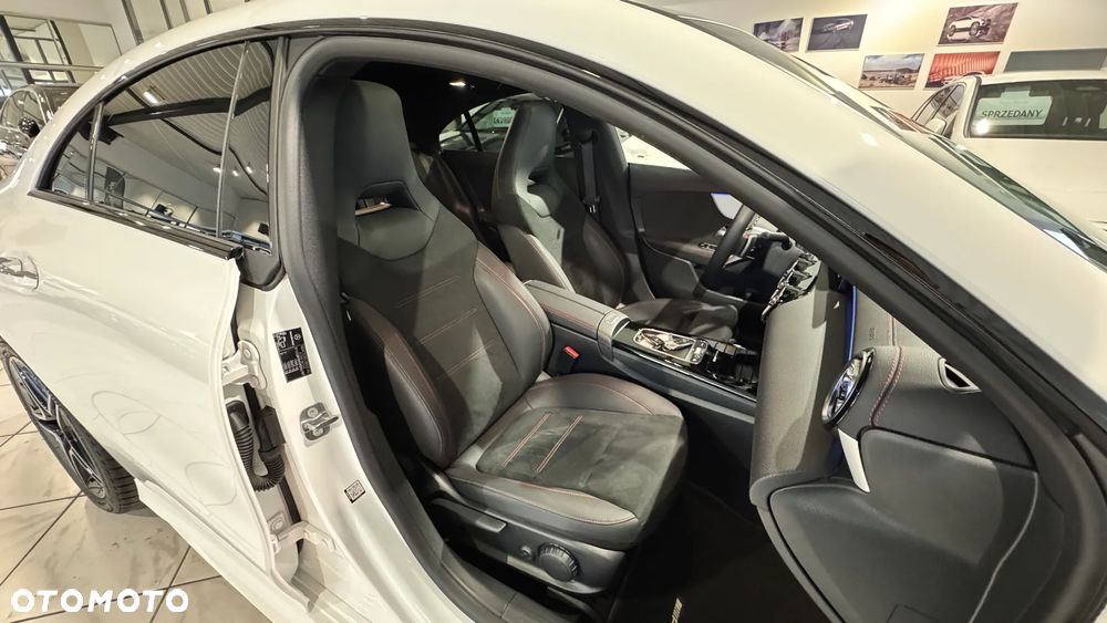 Mercedes-Benz CLA 200 AMG Line 7G-DCT - 32