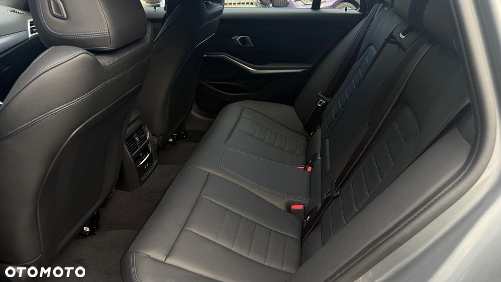 BMW Seria 3 330d xDrive mHEV M Sport - 32
