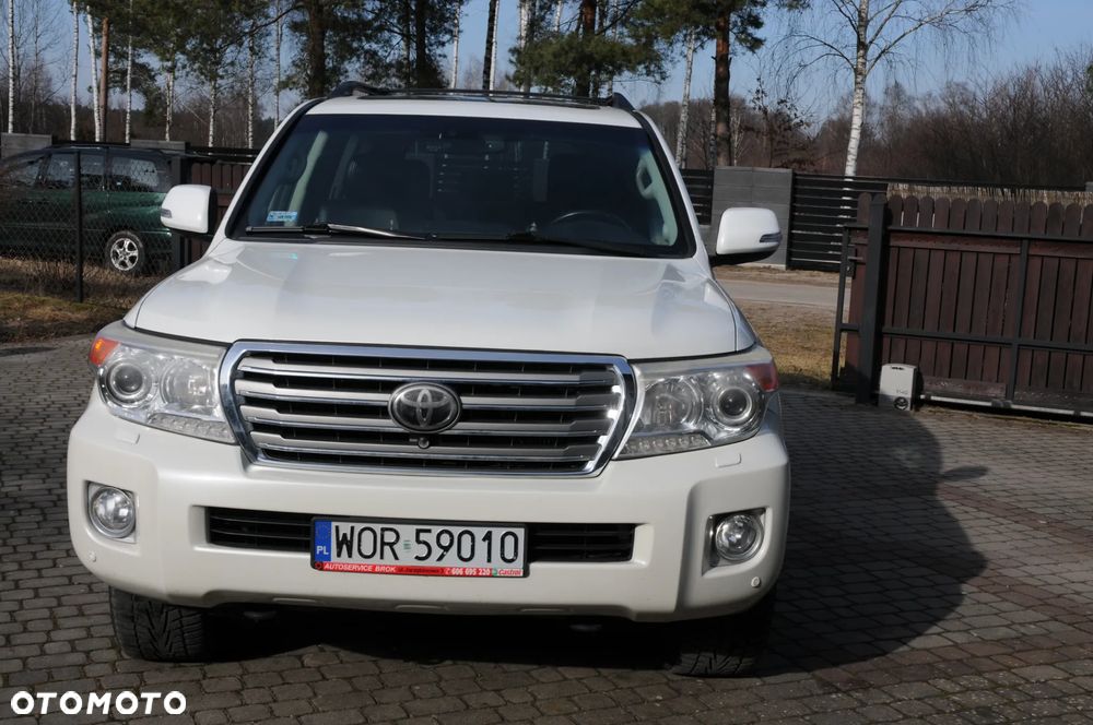 Toyota Land Cruiser - 1