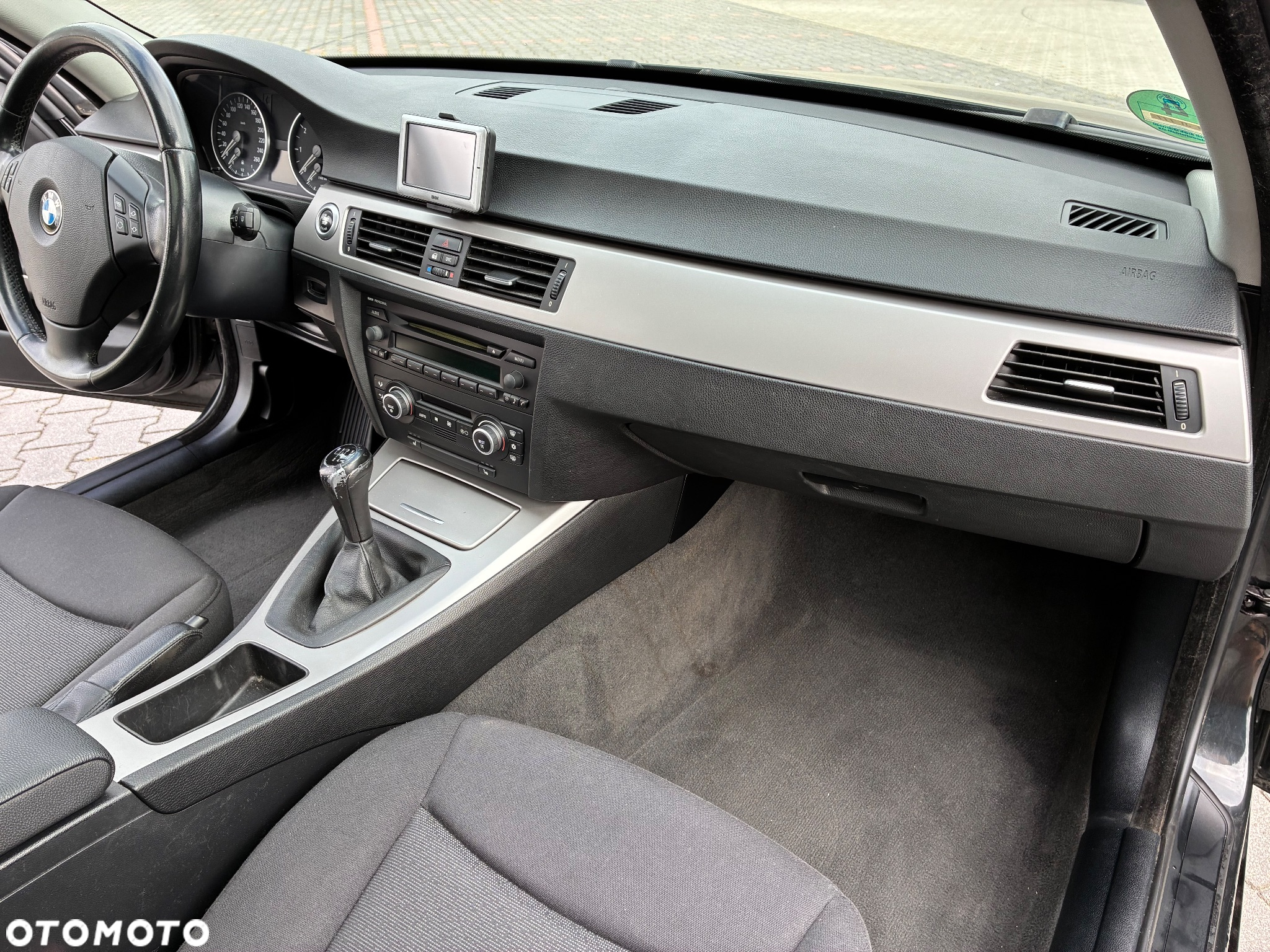 BMW Seria 3 318i Touring - 16