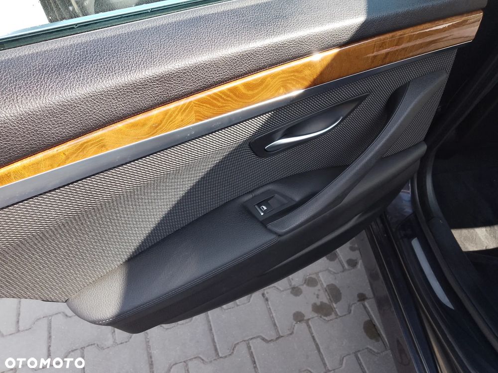 BMW Seria 5 523i - 21