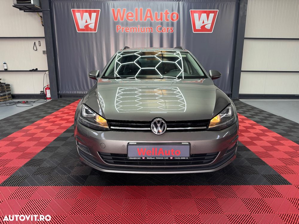 Volkswagen Golf - 1