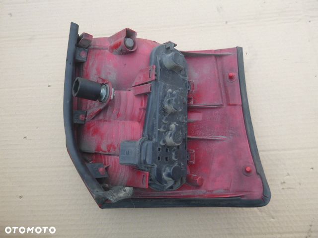 LAMPA PRAWY TYŁ PRAWA TYLNA AUDI A4 B6 KOMBI - 14