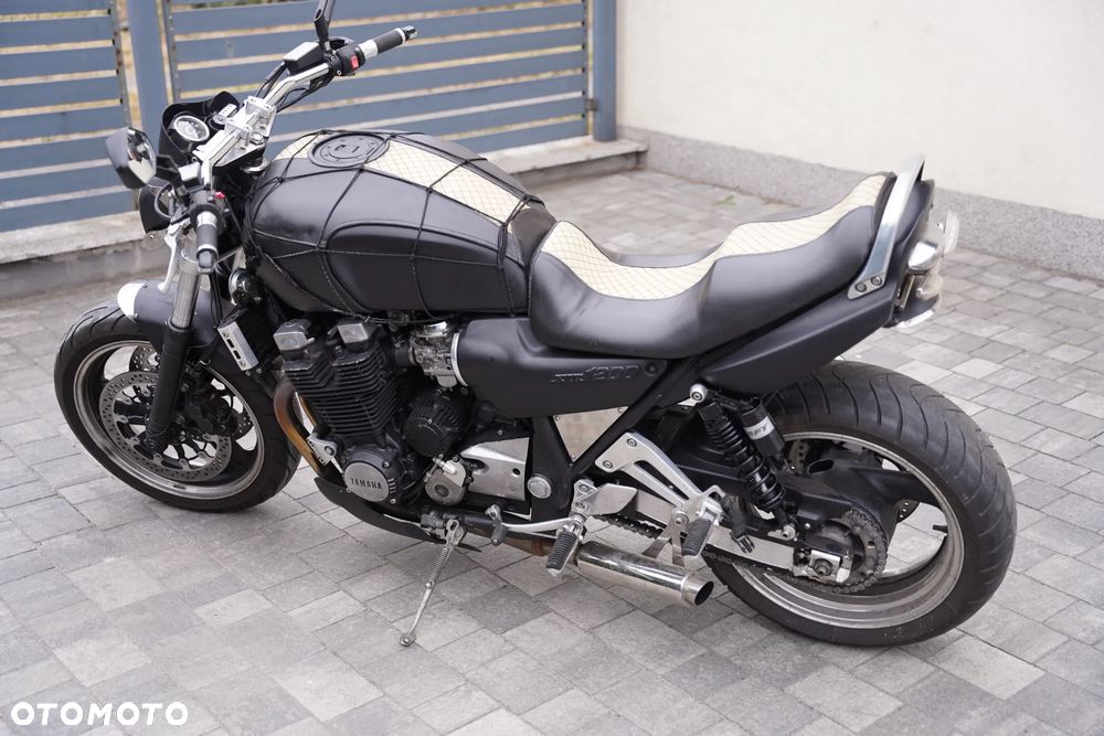 Yamaha XJR - 1