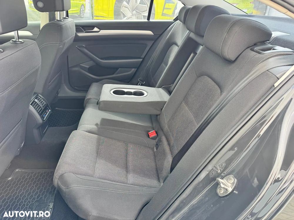 Volkswagen Passat - 17