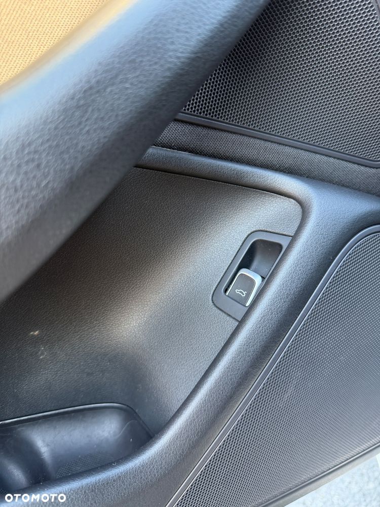 Audi A6 Avant 2.0 TDI quattro S tronic - 33