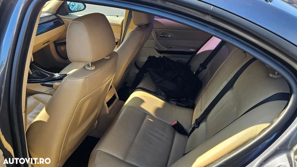 BMW Seria 3 320d - 10