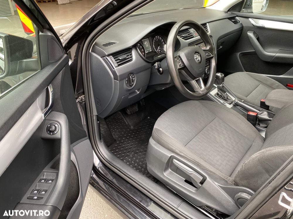 Skoda Octavia 1.6 TDI DSG Ambition - 20