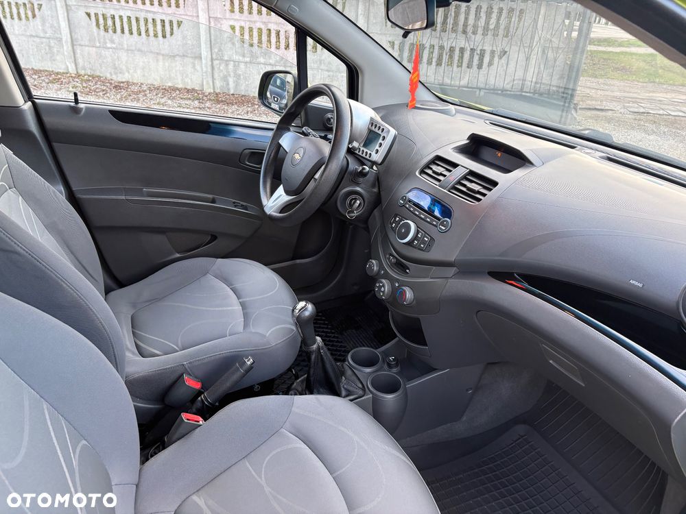 Chevrolet Spark 1.0 LS+ - 29