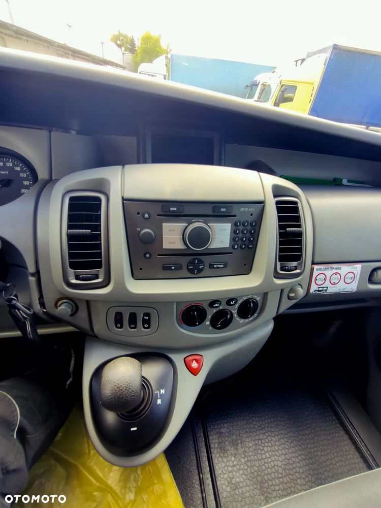 Opel VIVARO - 11
