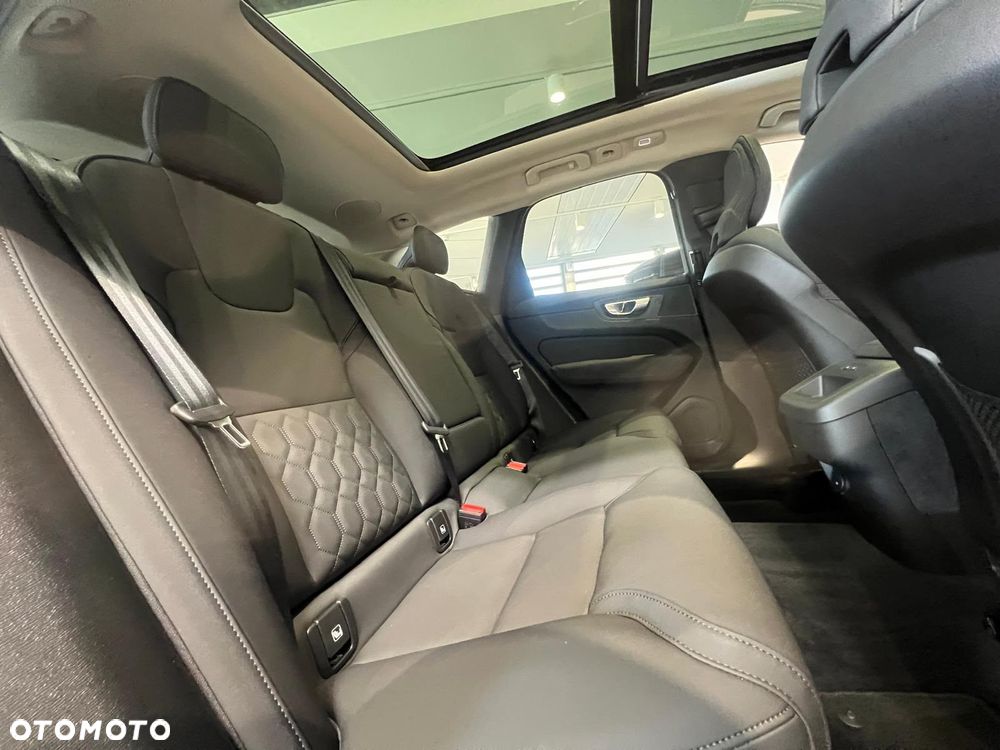 Volvo XC 60 B5 B AWD Plus Bright - 23