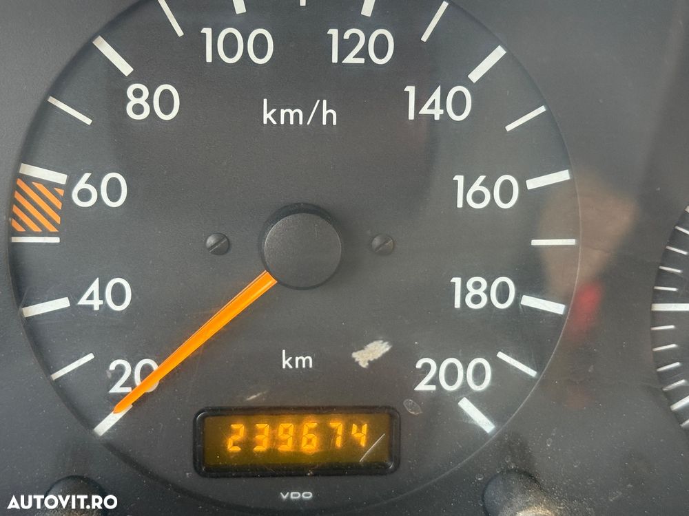 Mercedes-Benz 208 - 11