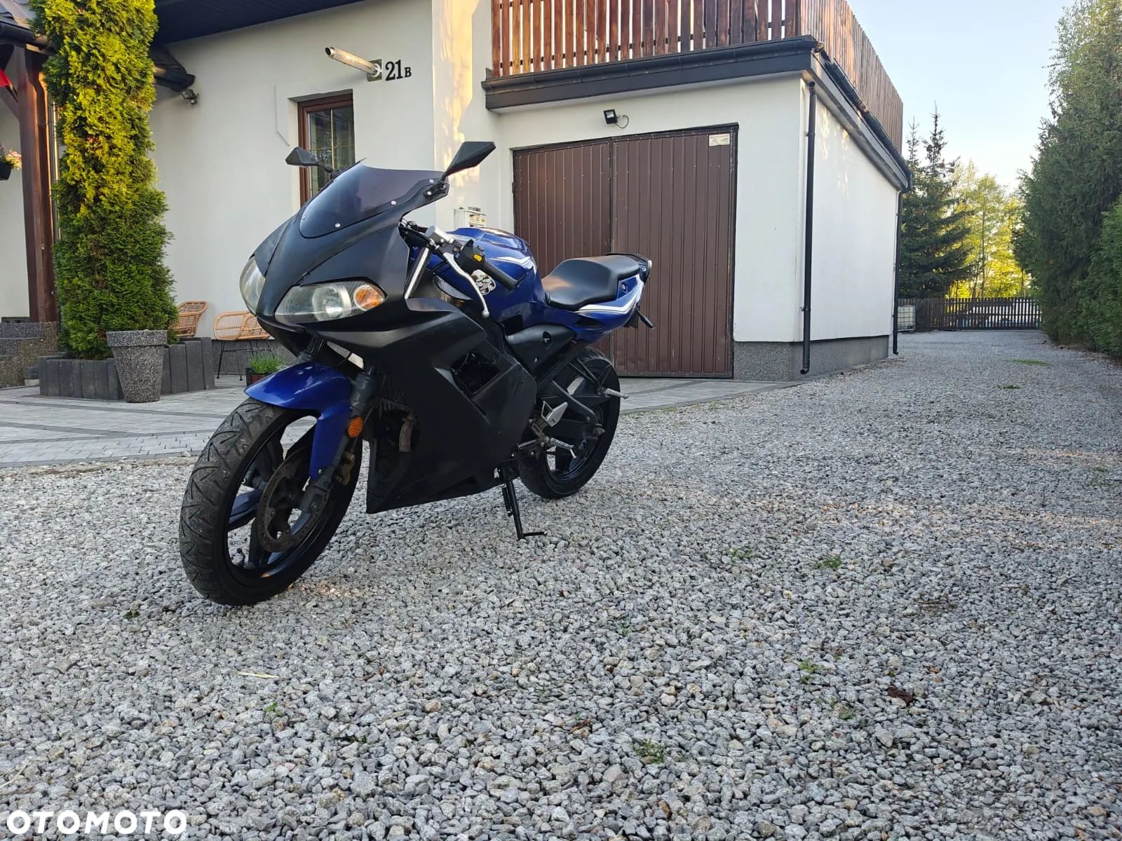 Yamaha TZR - 1