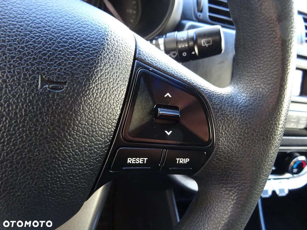 Kia Rio - 11