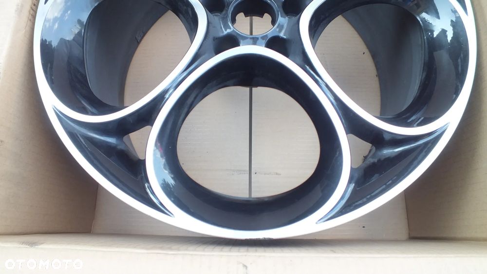 Felga aluminiowa 19 x 8 Alfa Romeo Giulia 156144302 - 2
