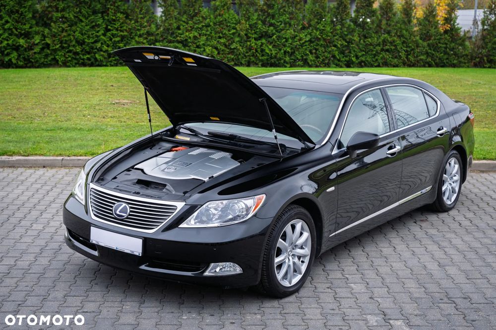 Lexus LS - 12