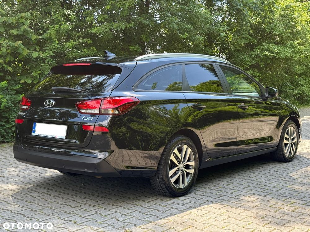 Hyundai i30 1.6 D Comfort DCT - 11