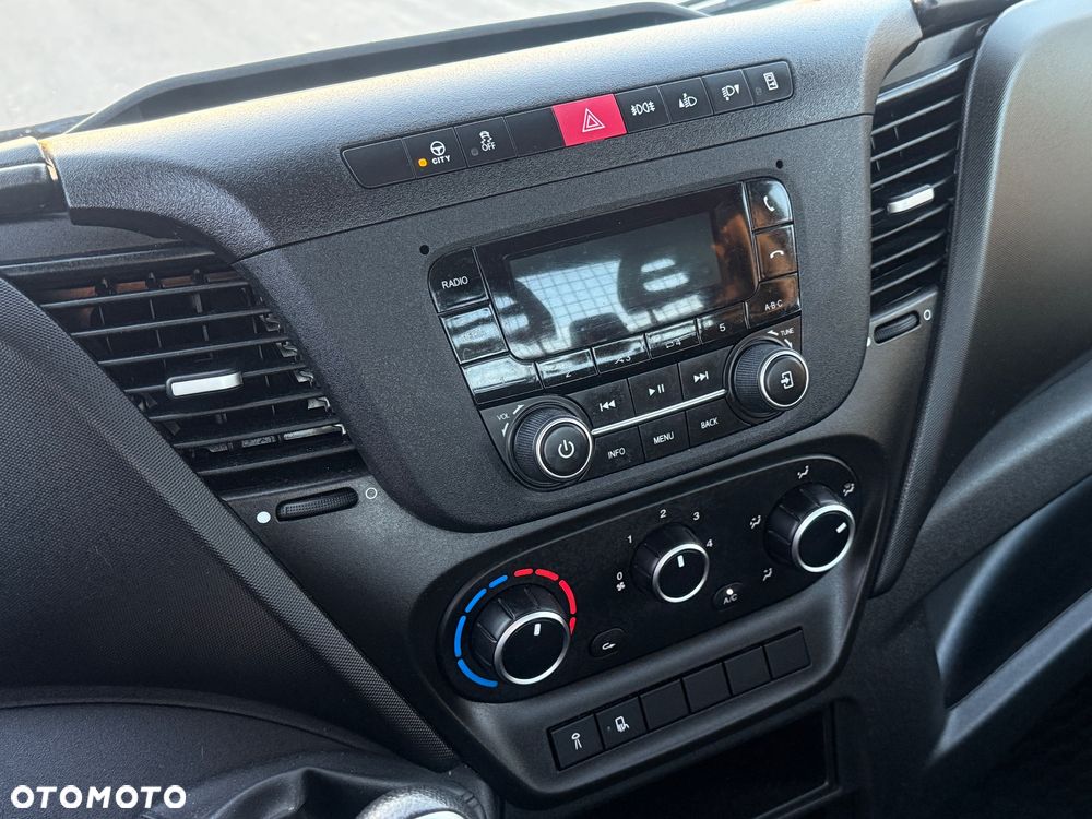 Iveco DAILY 35/50-180 3.0 HPI 180KM WYWROTKA 3-stronna ! 33 tyś km! Resor +Poduszka! HAK! Czarny Mat! Jedyny Taki!! - 16