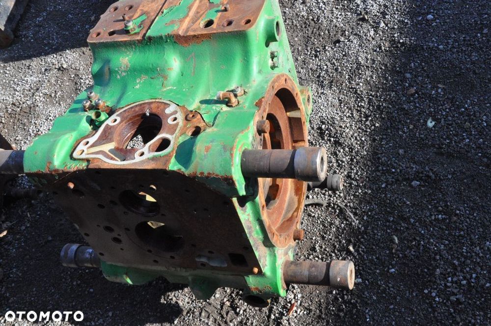 OBUDOWA MOSTU TYŁ JOHN DEERE L155484 / L155485 - 4