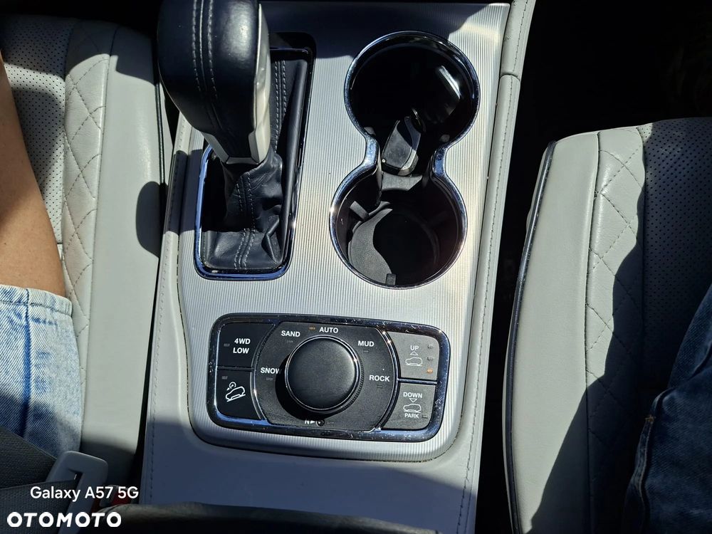 Jeep Grand Cherokee 5.7 V8 Summit - 18