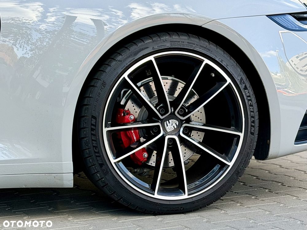 Porsche 911 Carrera 4S - 25