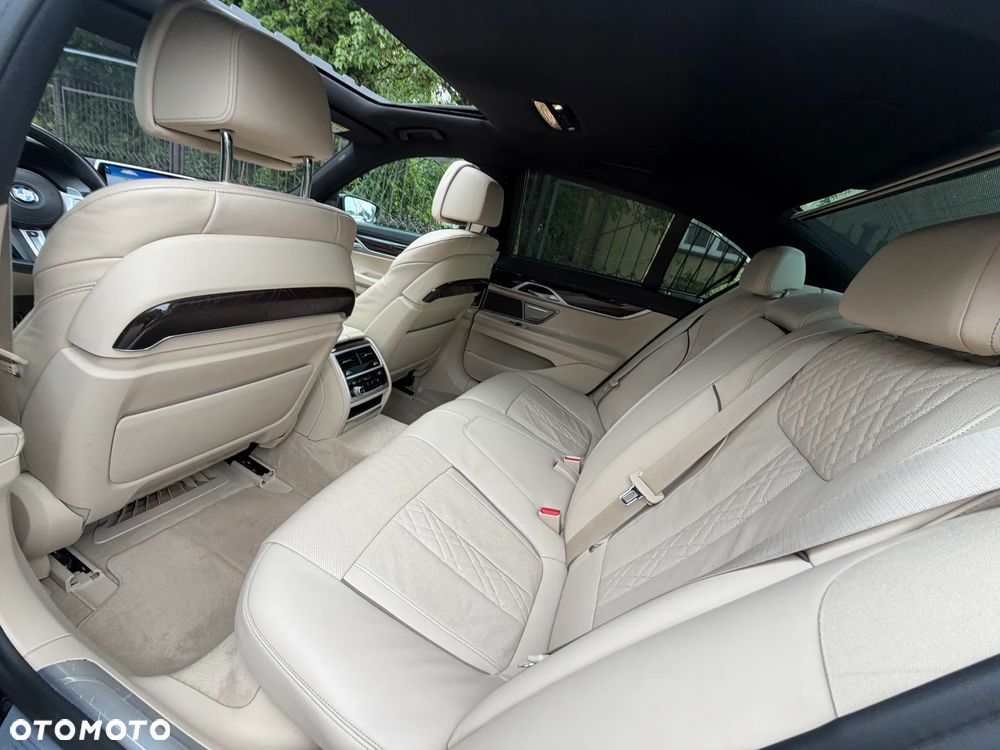 BMW Seria 7 740d xDrive mHEV sport - 32