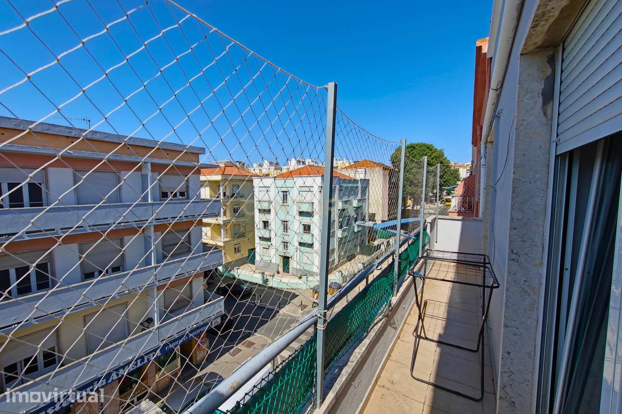 T2 para Arrendamento na Amadora | Varandas, Excelente Localização e Pr - Grande imagem: 3/33