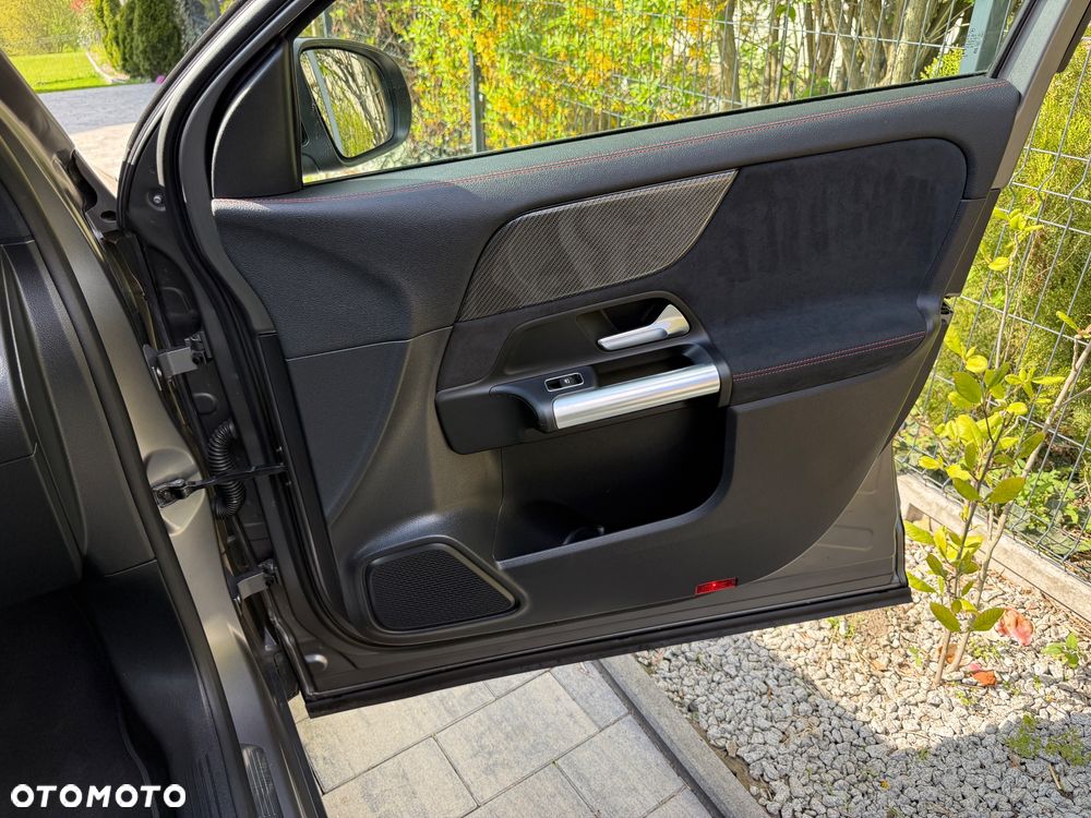 Mercedes-Benz GLA 200 d AMG Line - 21