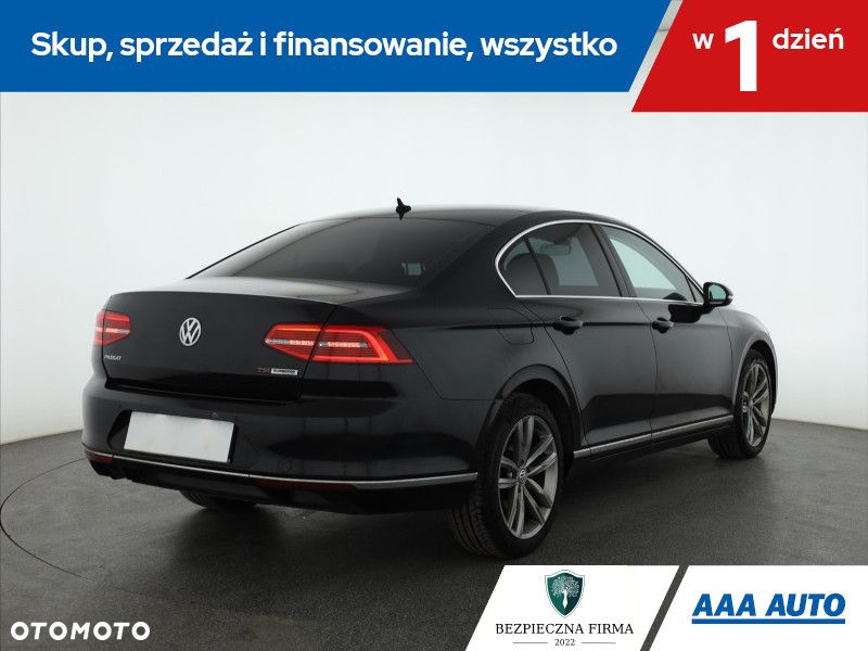 Volkswagen Passat - 6