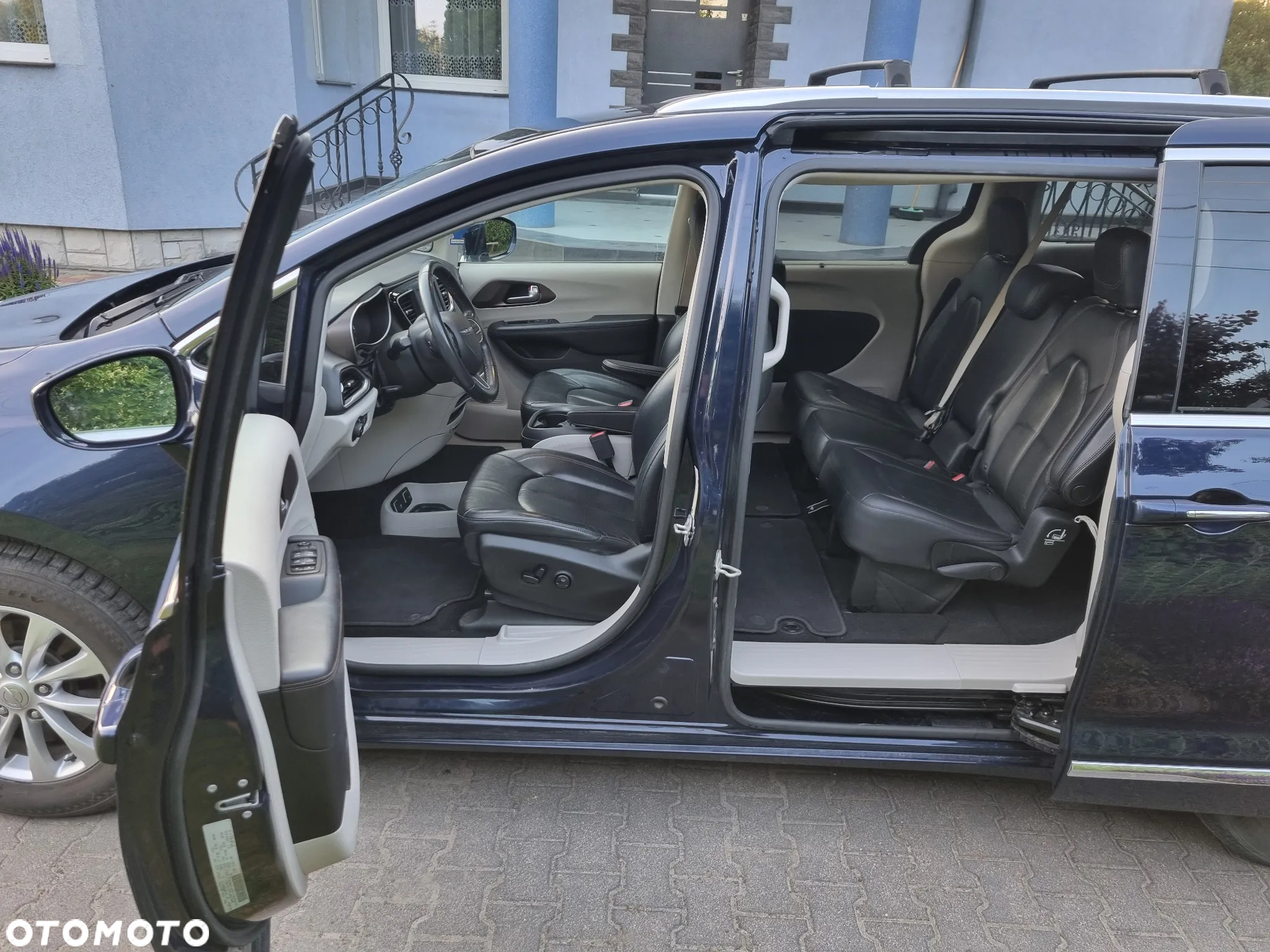 Chrysler Pacifica - 9