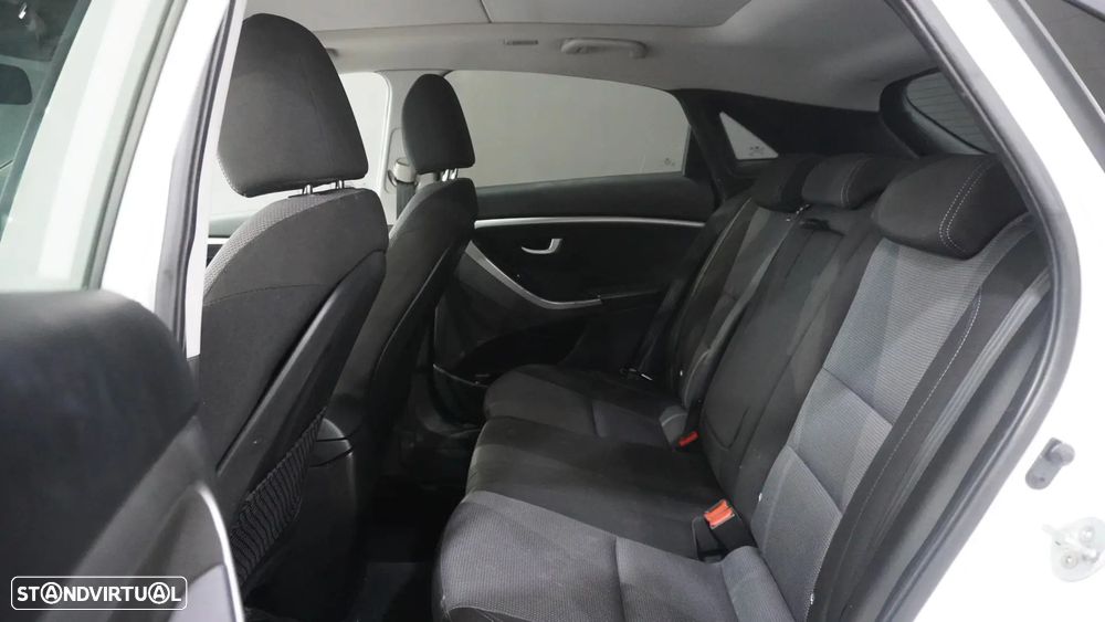 Hyundai i30 1.6 CRDI Blue Comfort AC Auto+J17 - 10