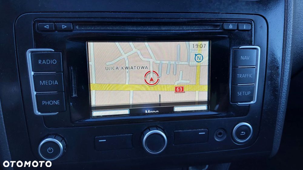 Volkswagen Touran 2.0 TDI DPF BlueMotion Technology Comfortline - 27