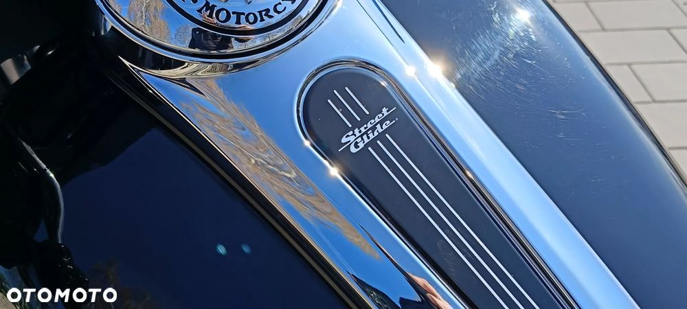 Harley-Davidson Touring Street Glide - 35