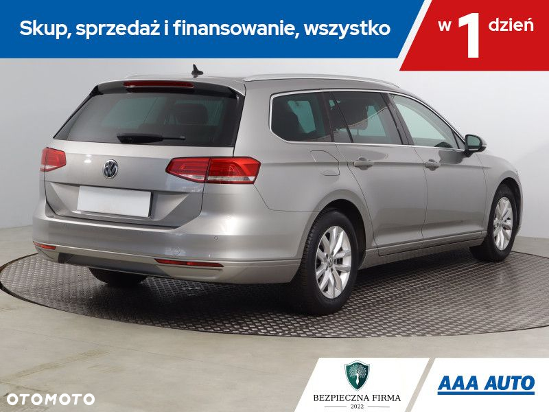 Volkswagen Passat - 6