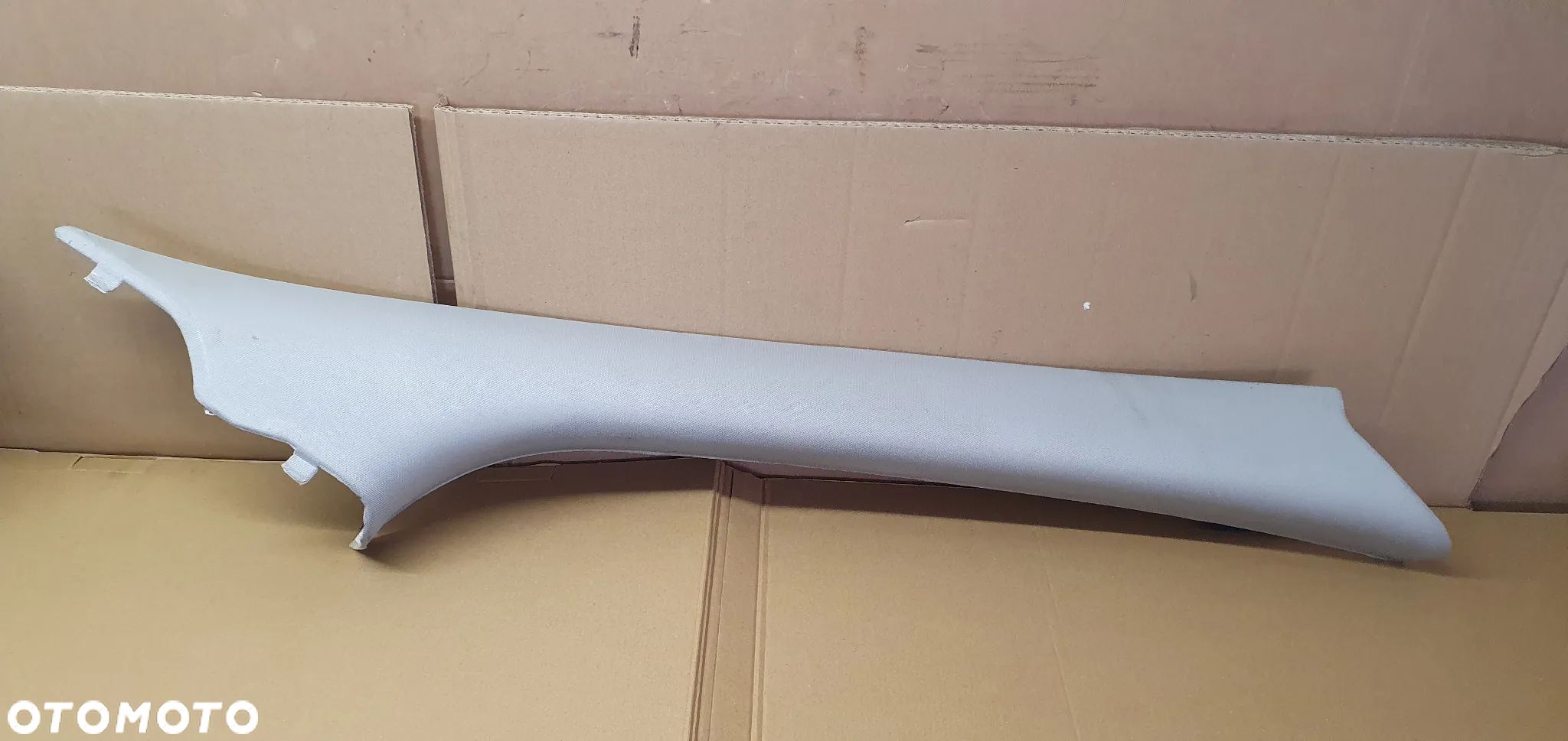 Osłona poszycie słupka prawy przód Mercedes R-Klasa W251 A2516902025 - 1