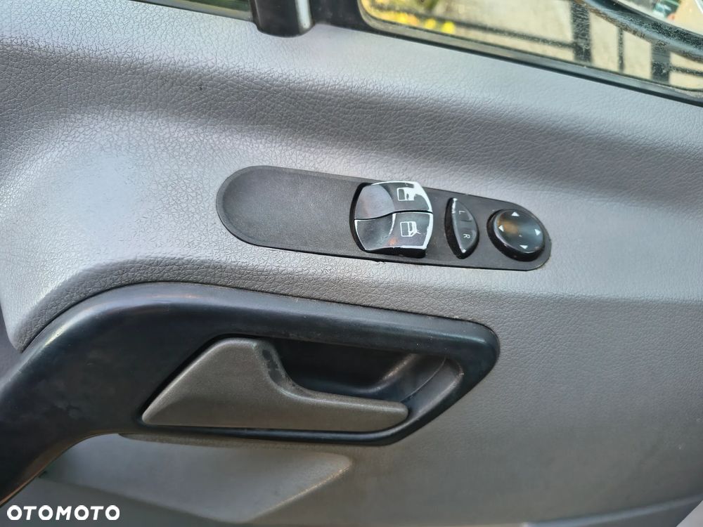 Mercedes-Benz Sprinter - 19