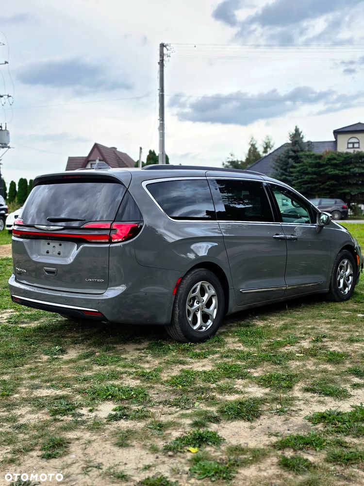 Chrysler Pacifica - 4