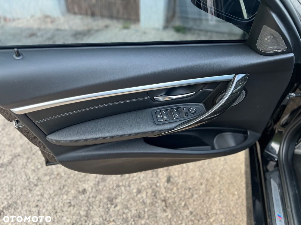 BMW Seria 3 330i xDrive M Sport Shadow - 18