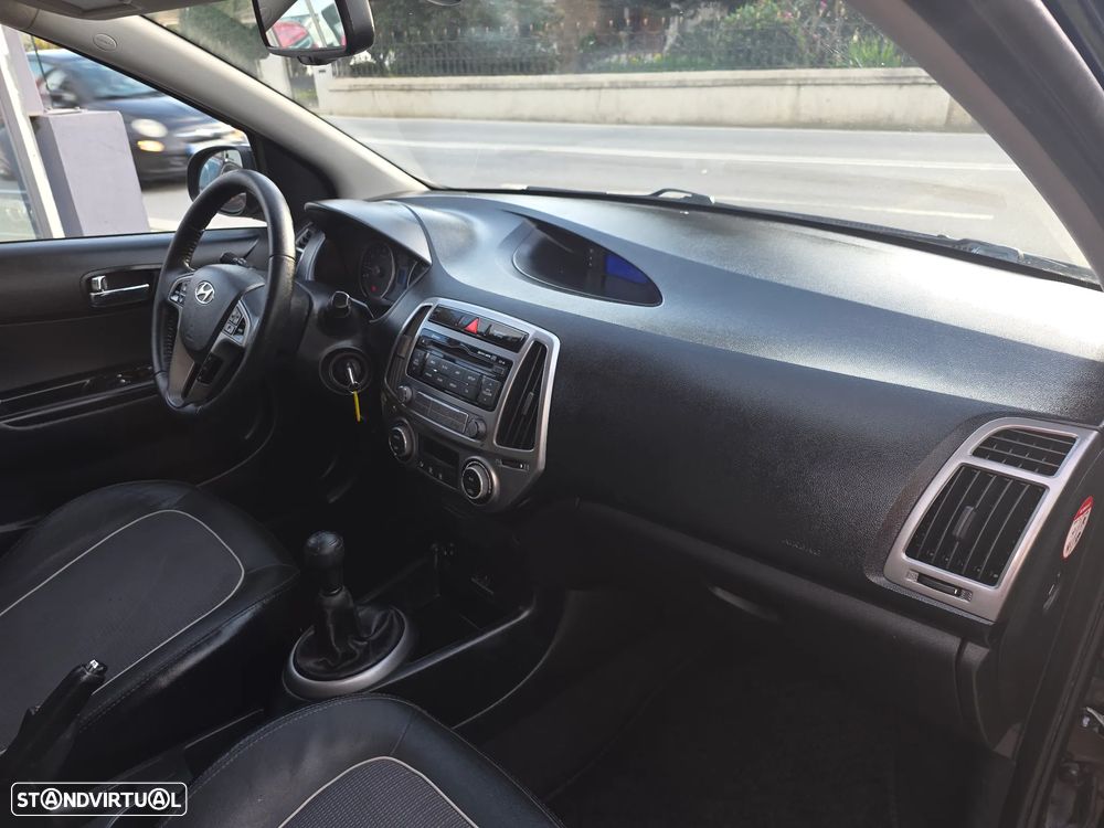 Hyundai i20 1.2 GO! Plus - 38