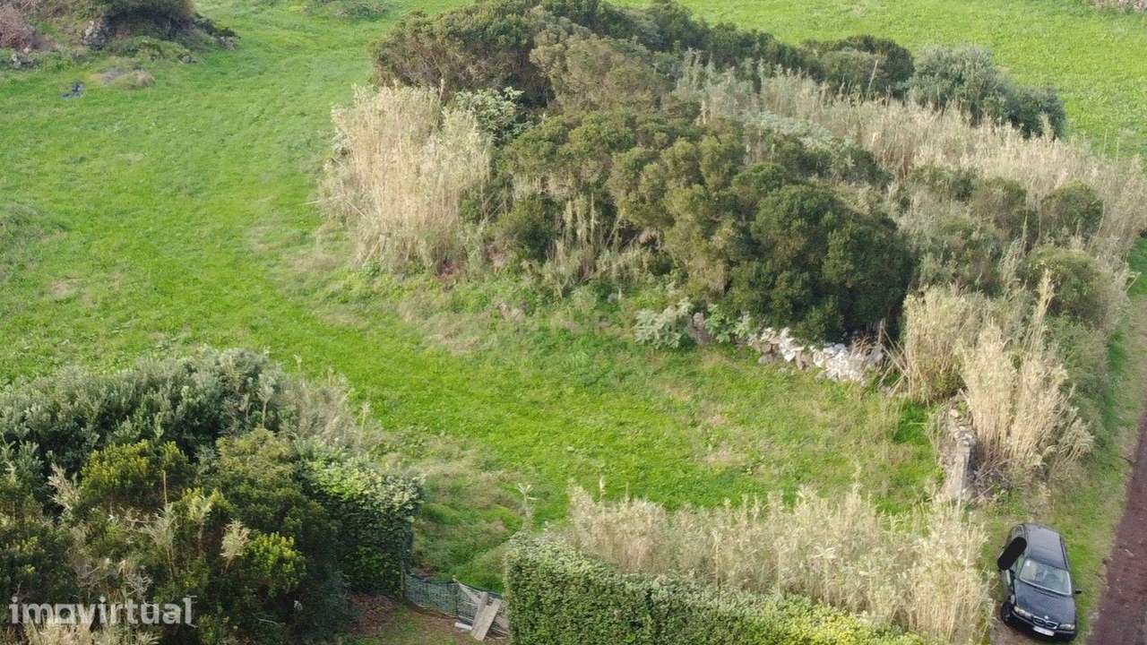 Terreno Rústico em Ribeira Grande com Jardim e Árvores Antigas - Grande imagem: 3/14