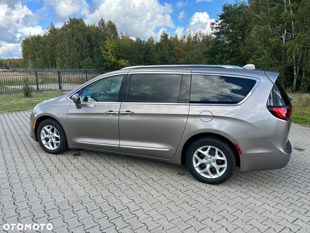 Chrysler Pacifica 2017 photo 4
