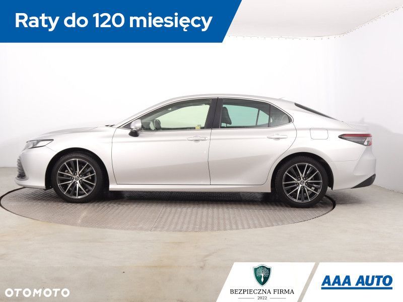 Toyota Camry - 4