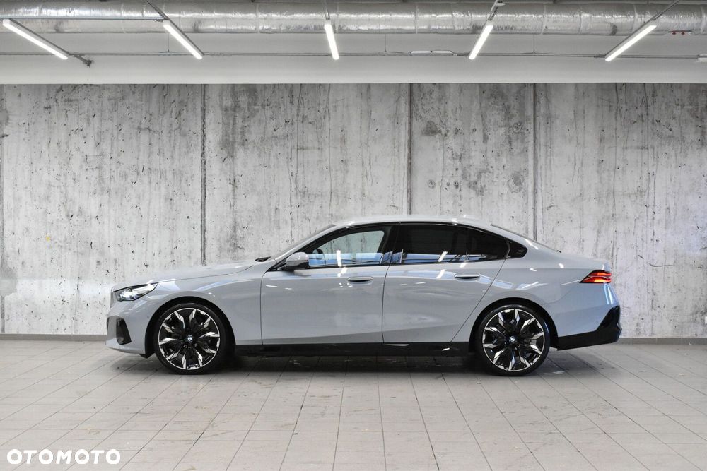 BMW Seria 5 520d xDrive mHEV M Sport - 4