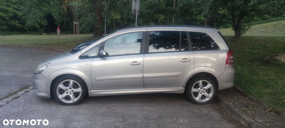 Opel Zafira 1.9 CDTI Sport - 4