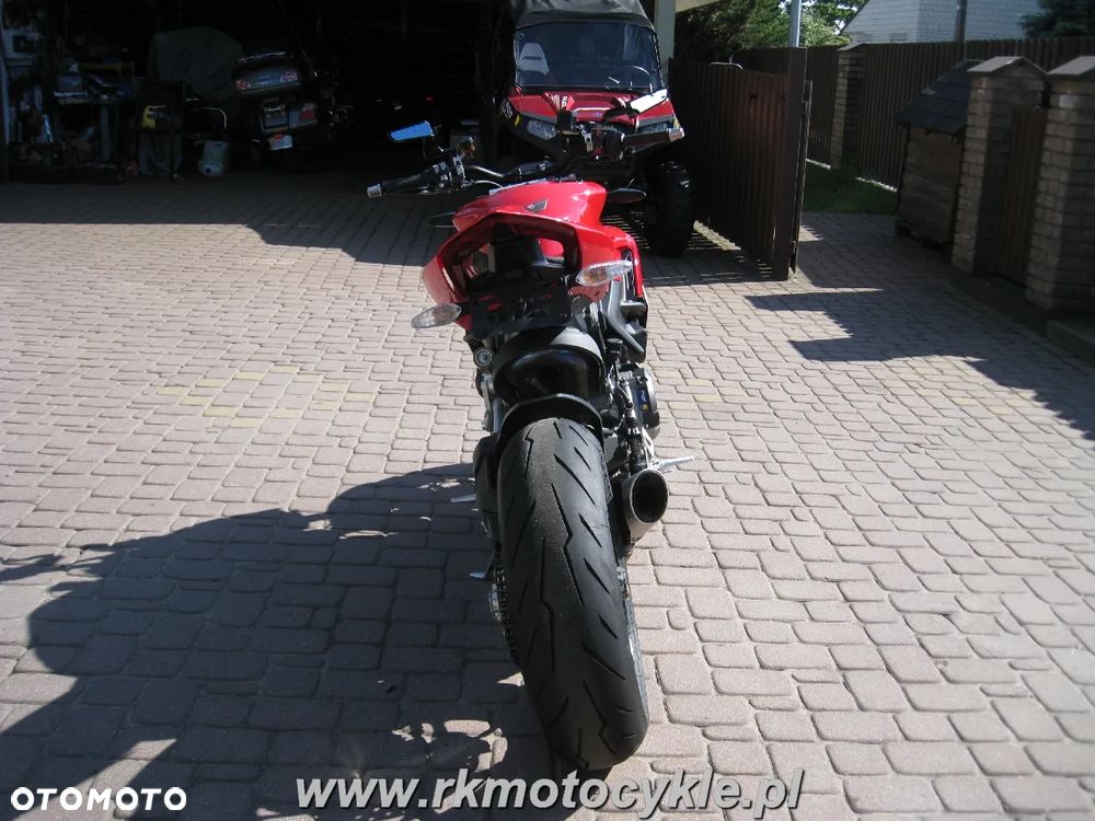 Ducati Streetfighter V2 - 4