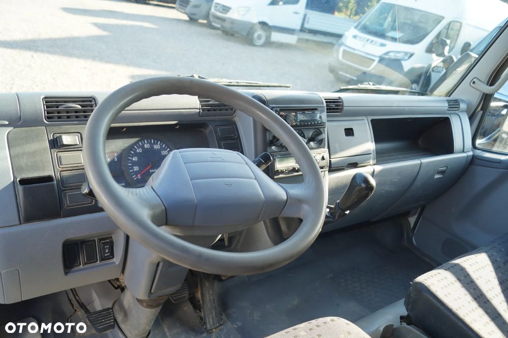 Mitsubishi CENTER FUSO - 28