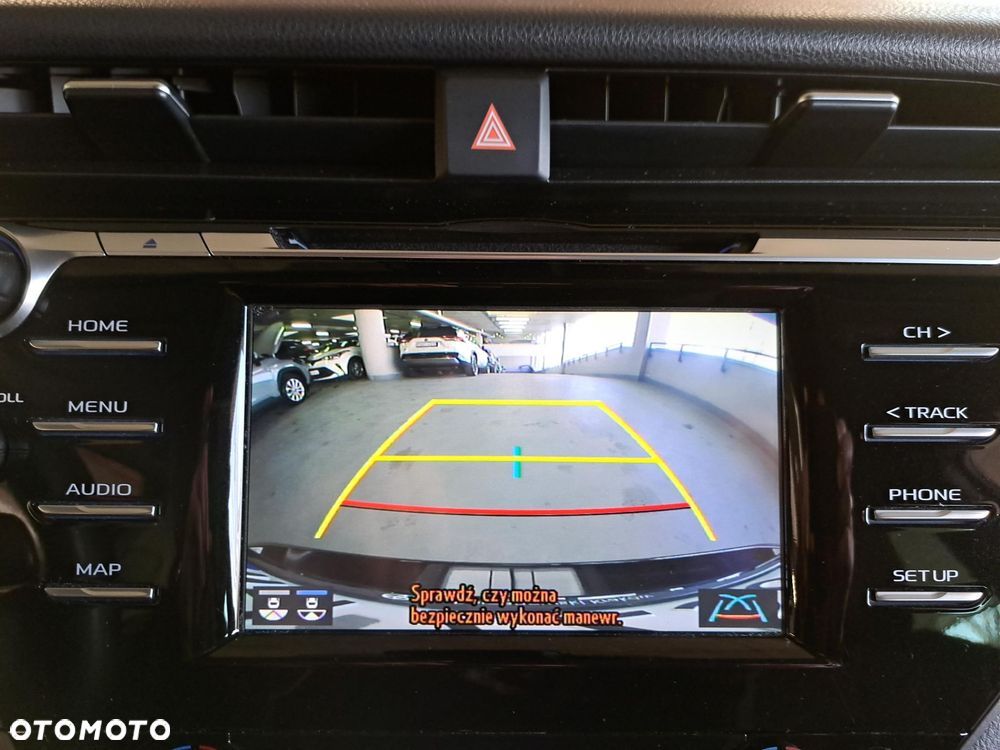 Toyota Camry 2.5 Hybrid Comfort CVT - 24